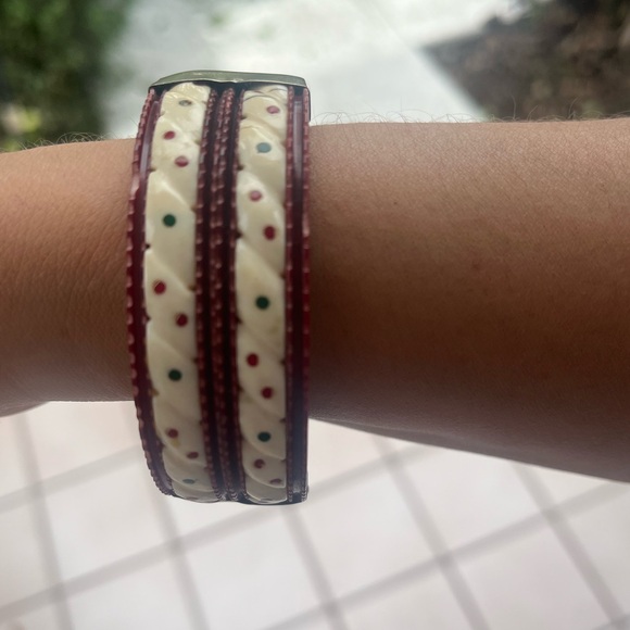 🆕 AMAZING Vintage OOAK Hand Carved Bone, Celluloid, & Garnet Hinged Bangle - Picture 2 of 11